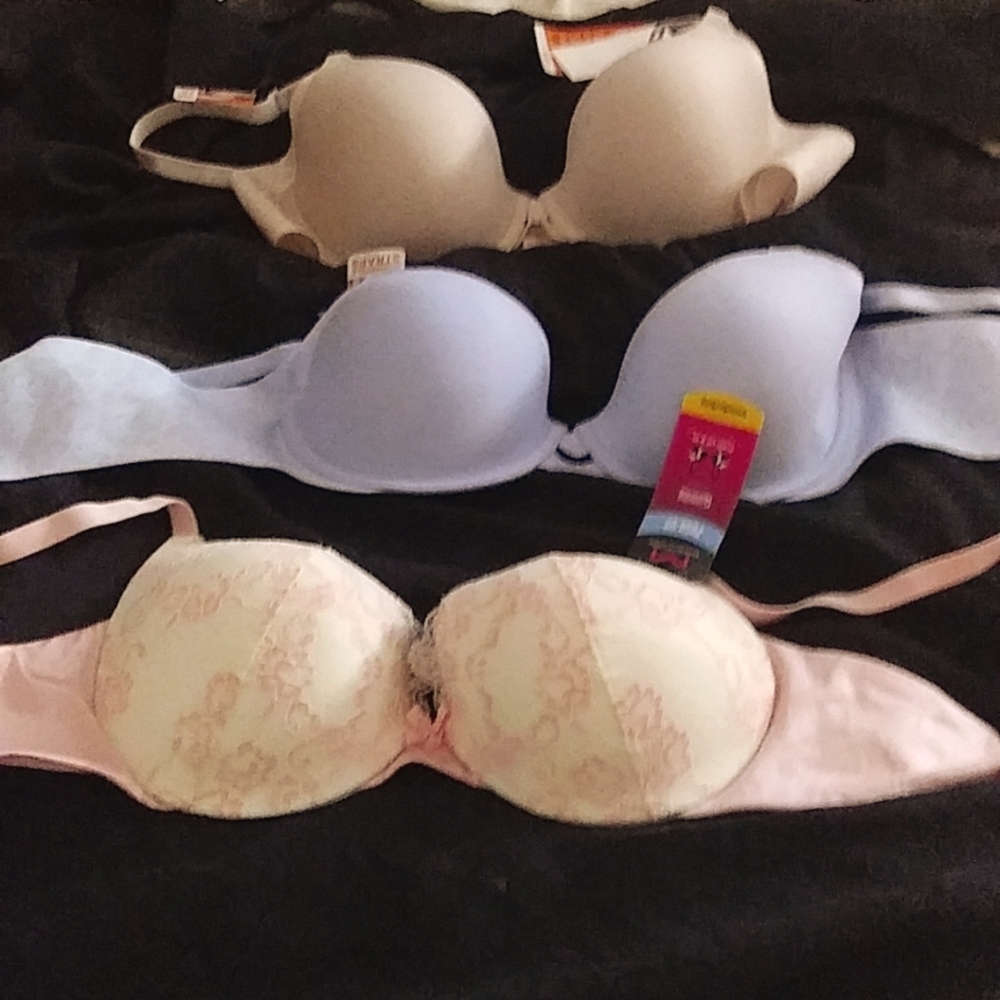 Bra size 36B brand new never worn. 42 dollars each new-- sell for 25 each🐙